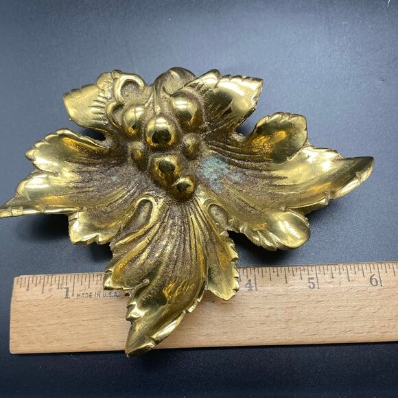 Brass grape leaf shaped trinket dish vintage leaf plate ashtray Japan - Picture 7 of 7